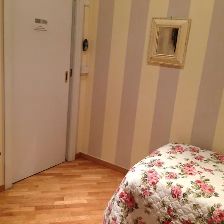 City'S House Guest House Bergamo Room photo